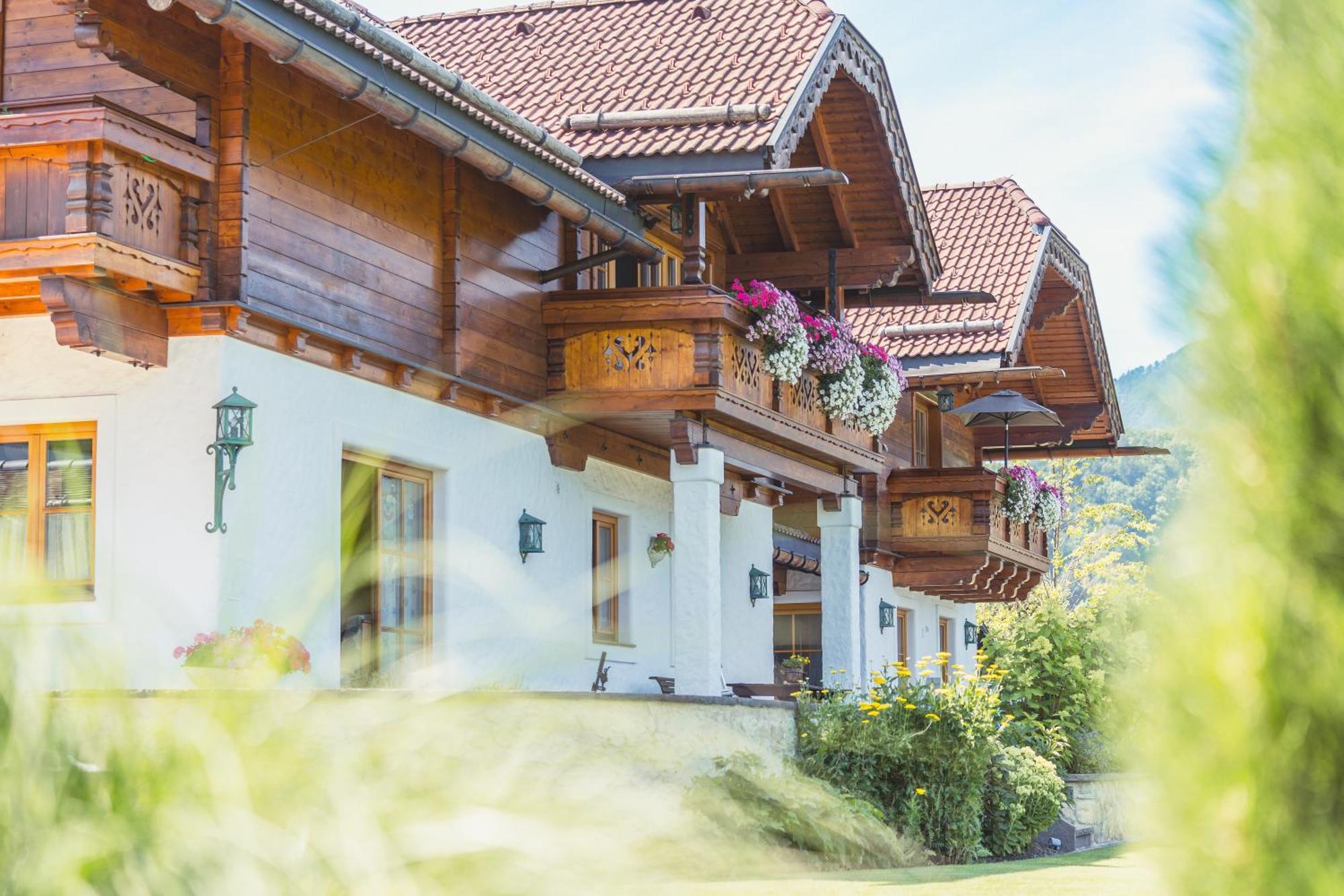 Ferienwohnung Schossleitner - Der Wohlfuehl-Ansitz Am Wolfgangsee Mit Weitblick Sankt Gilgen Exterior photo