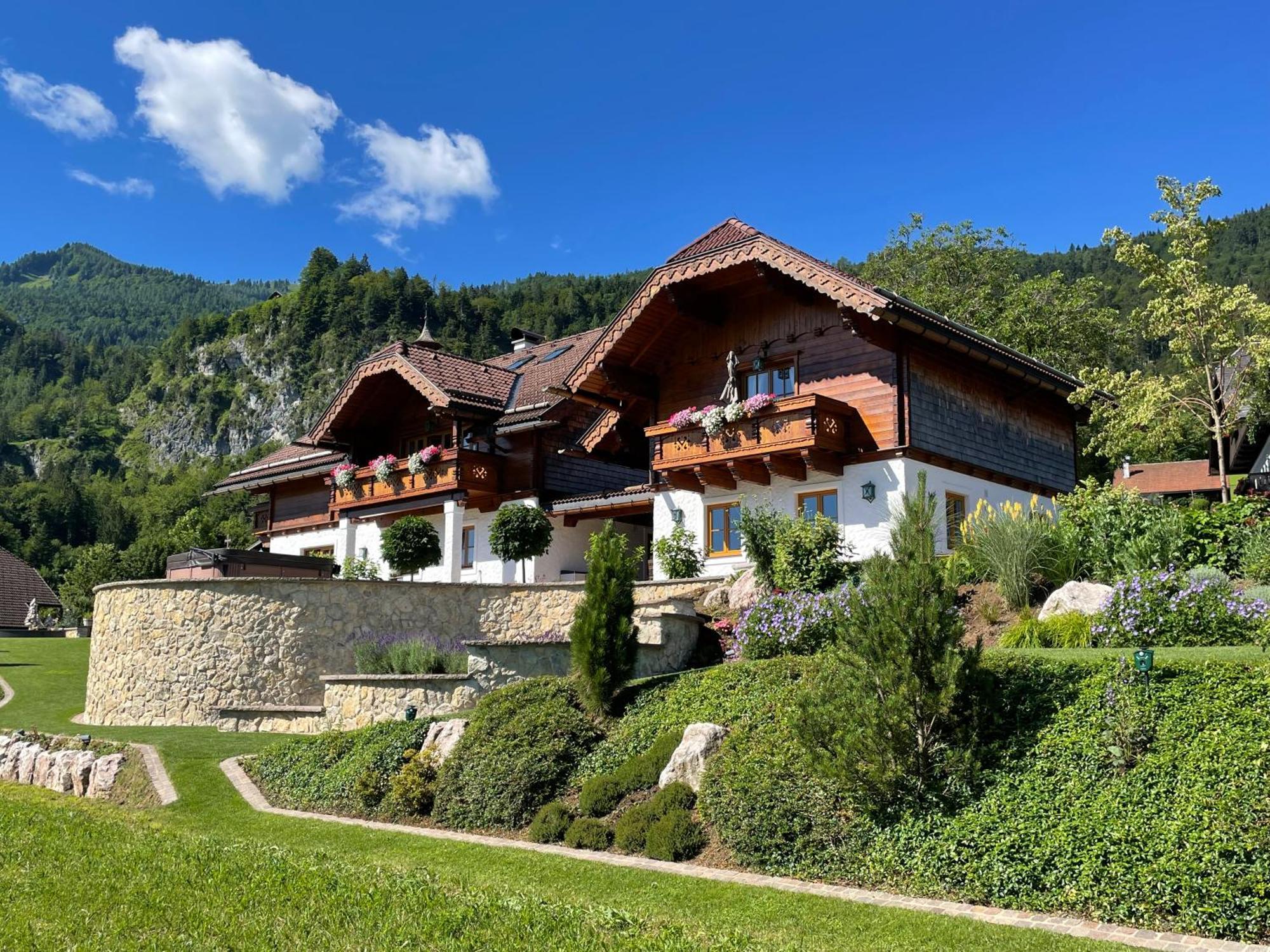 Ferienwohnung Schossleitner - Der Wohlfuehl-Ansitz Am Wolfgangsee Mit Weitblick Sankt Gilgen Exterior photo