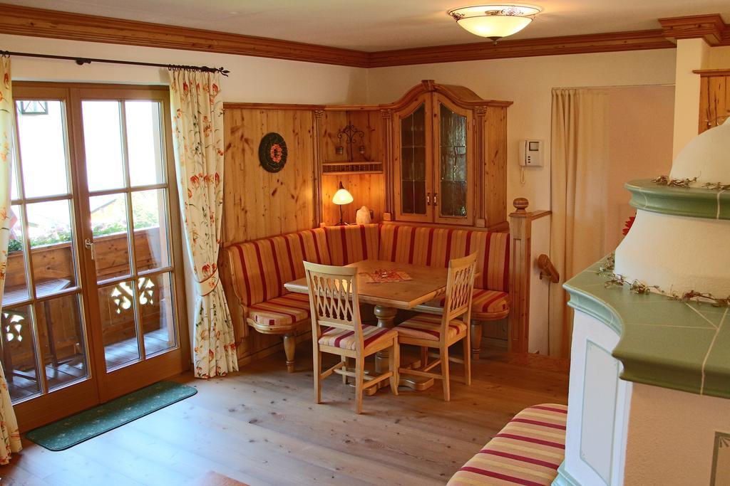 Ferienwohnung Schossleitner - Der Wohlfuehl-Ansitz Am Wolfgangsee Mit Weitblick Sankt Gilgen Room photo